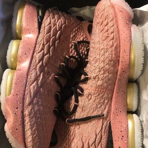 Lebron XV Nike, rust pink